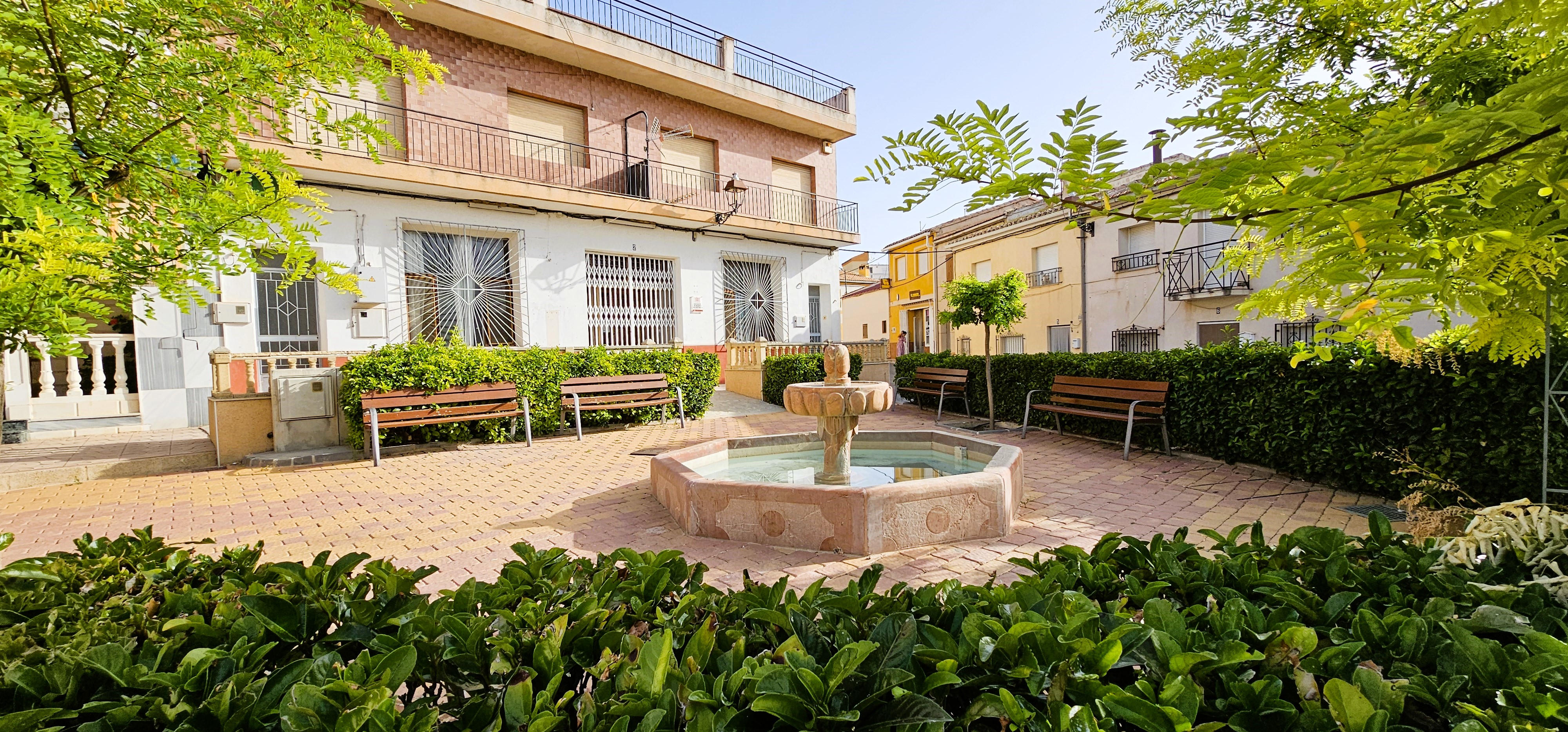 Venta Casa Adosa en Zarzadilla (Dos Casas y Local)