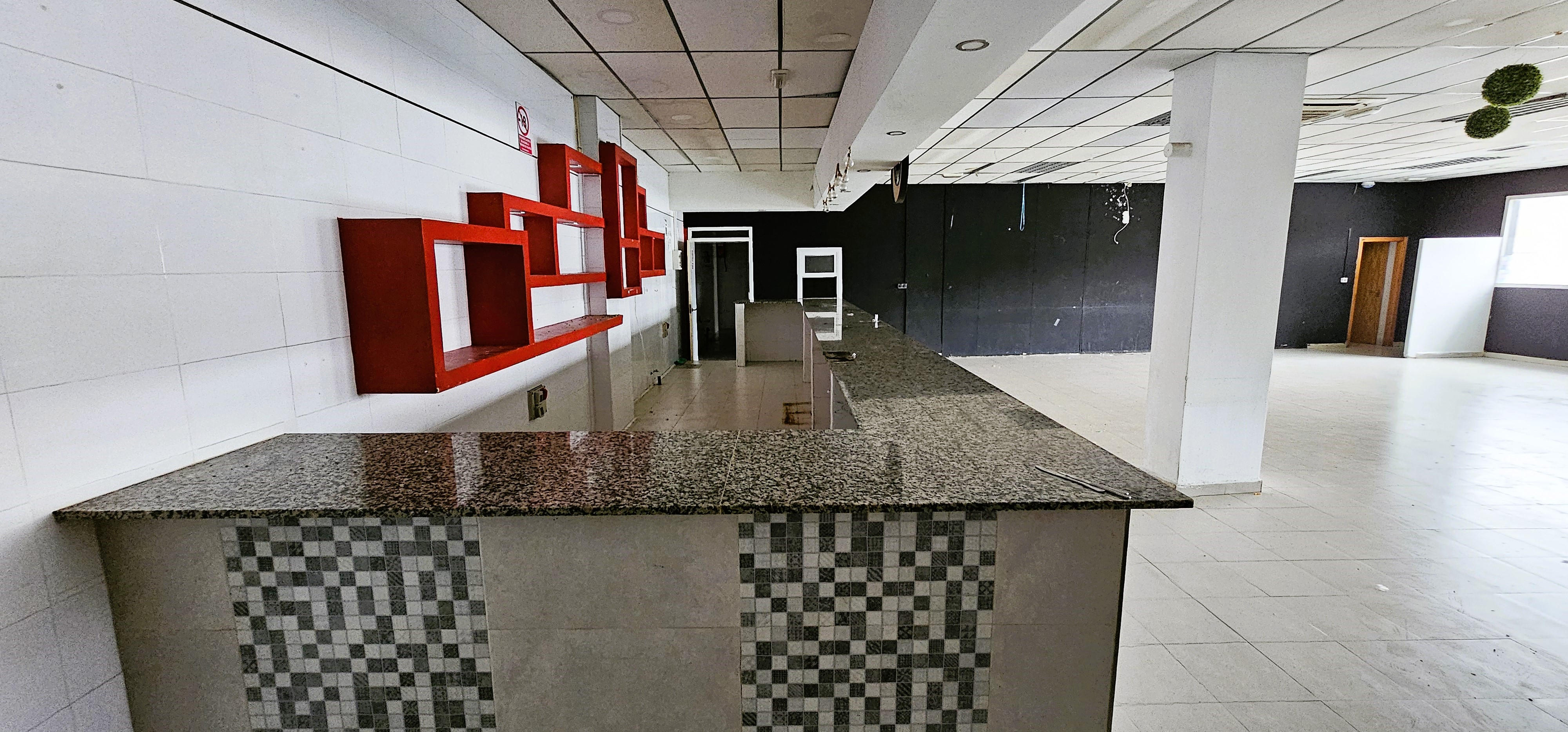 Venta Local en Avda Juan Carlos I - imagen 5